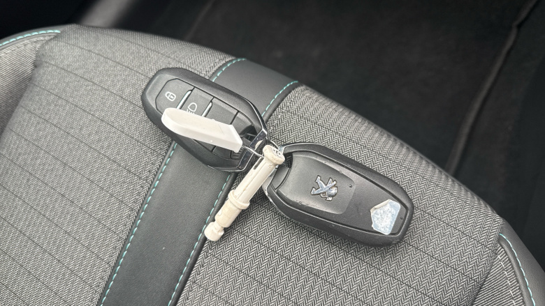 Peugeot 208 1.2 PureTech 100 Allure Premium + 5dr Petrol Hatchback